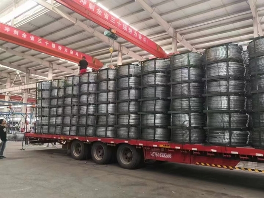 Grosir BTO-10 Razor Barbed Wire High Tensile Rolls Untuk Pengekang Aman Panel pagar kawat