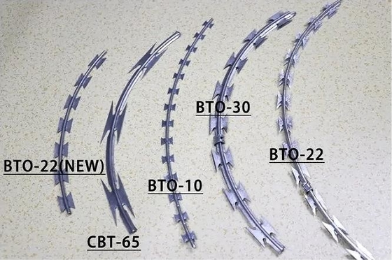 CBT Razor Barbed Wire Untuk Fortifikasi Anti-karat Razor Blade Barbed Wire Double Strand In Rolls