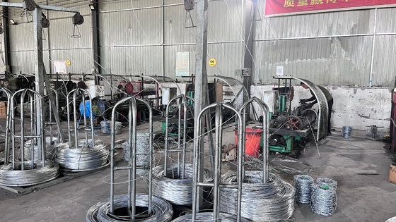 Berkualitas tinggi Razor Barbed Wire 0.5mm-5.0mm Barbed Wire Galvanized Bto-12 Galvanized Razor Barbed Wire Perlindungan