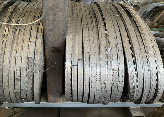 Anti Climb Razor Barbed Wire Concertina Coil Single CBT-65