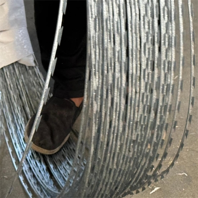 Tipe Praktis Berkualitas Tinggi Anti Climb Helical Razor Barbed Wire