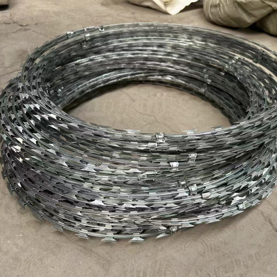 Keamanan Single Coil Blade Razor Wire Mesh Area Terlarang Ideal