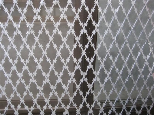 Berkualitas tinggi Razor Barbed Wire 0.5mm-5.0mm Barbed Wire Galvanized Bto-12 Galvanized Razor Barbed Wire Perlindungan