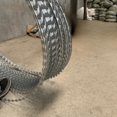 Berkualitas tinggi Razor Barbed Wire 0.5mm-5.0mm Barbed Wire Galvanized Bto-12 Galvanized Razor Barbed Wire Perlindungan