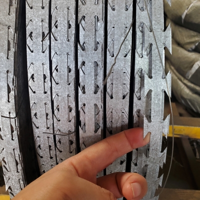 Hot Sale Stainless Steel Galvanized Razor Barbed Wire Length Per Roll Di Afrika Selatan