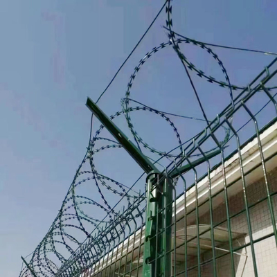 Pabrik CBT-65 Razor Coil Wire Hot Galvanized Low Price PVC Coated Fence Roll