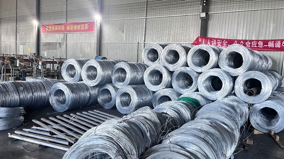 Pabrik Hot Dip Galvanized Barbed Wire Untuk Mesh Security Fencing 12,5 Gauge 18 Gauge PVC Coated Iron Barbed Wire