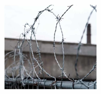 Hot Dip Galvanized Fencing High Tensile Barbed Wire 1.6Mm 300M