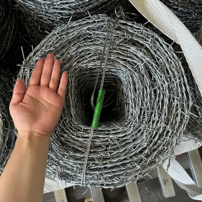 Grosir High Tensile Twist Galvanized Barbed Wire 14gauge dengan jarak barb 3 atau 4inch