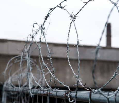 China Pabrik Pemasok Kualitas Tinggi Menjual Galvanized Barbed Wire Anti-pencurian Barbed Wire Di Harga Murah