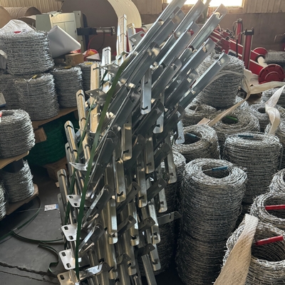 Pabrik Hot Dip Galvanized Barbed Wire Untuk Mesh Security Fencing 12,5 Gauge 18 Gauge PVC Coated Iron Barbed Wire