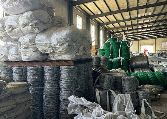 Single atau Double Strand Common Twisted Security Barbed Wire Fence Roll