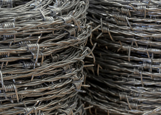 Perlindungan Konstruksi Pagar 1,8mm Double Strand Tradisional Twist Galvanized Barbed Wire