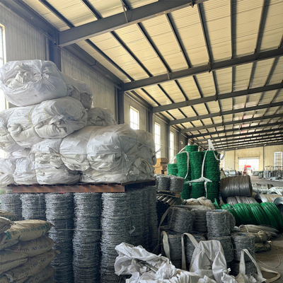Perlindungan Keamanan Galvanis Tali Spike PVC Lapisan Barbed Wire Mesh Pagar Stok Pengiriman cepat