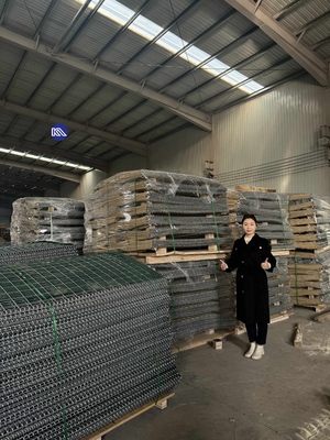 Permukaan Hot Dip Galvanized 200g/m2 Bastion Barrier Tembok Defensive Barrier Untuk Perlindungan