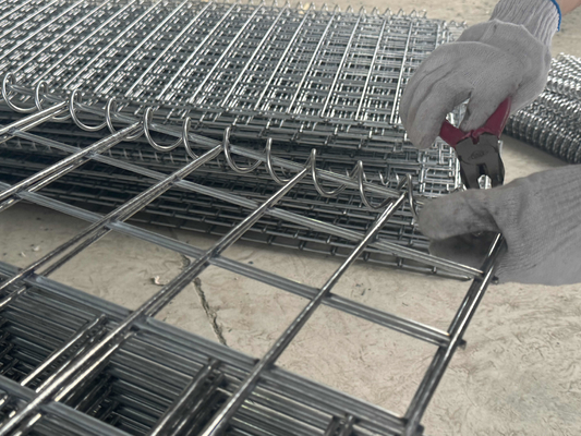 Permukaan Hot Dip Galvanized 200g/m2 Bastion Barrier Tembok Defensive Barrier Untuk Perlindungan