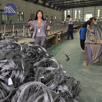 Jaringan kawat tak terlihat 10*10*1.4m MZP Putanka Wire Barrier Dengan 30kg Untuk Militay Ukraina