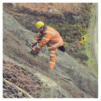 SNS Galvanized Heavy Duty Rockfall Netting Passive Protection Gabion Mesh Fence dengan tali kawat
