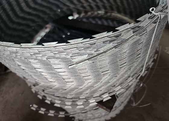 Double Twisted Galvanized Steel PVC Coated Razor Fencing Wire Wall Spike Sumber langsung