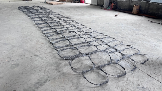 Tinggi Seng Galvanized Tank Track Wrapping Net Putanka Perbatasan Pertahanan Tank Hambatan Jaringan Anti Tank Barrier Wire Mesh
