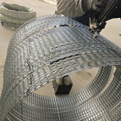 Hot Dip Galvanized Cross Razor Barbed Wire BTO-22 untuk pagar keamanan tinggi
