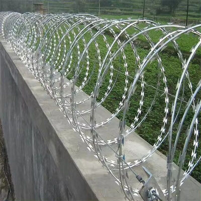 Galvanized Razor Barbed Wire Roll Fence untuk outdoor 450mm Razor Barbed Wire Harga