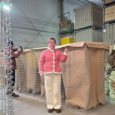 Mil 1 Penghalang Pertahanan Hesco Penghalang Galvanized Las Mesh Prefabrikasi Pengendalian Banjir Benteng Militer Mudah perakitan