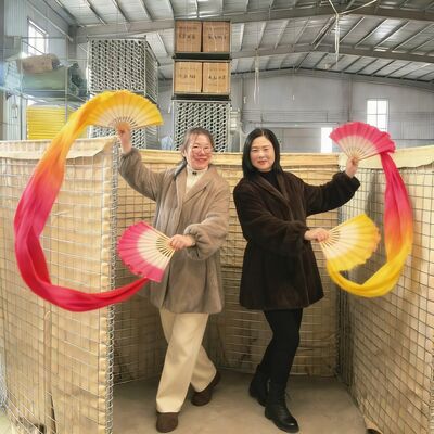 Penghalang Pertahanan Geotekstil Non Woven dengan 3 Inch by 3 Inch Mesh Hole Size Menyediakan Banjir Superior dan Pertahanan Militer