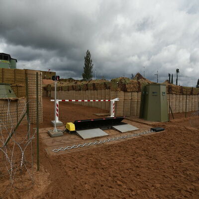 Perimeter Balistik Pertahanan Perlindungan Perlindungan Pertahanan Pertahanan Pertahanan Pertahanan Pertahanan 5mm Wire Bastion Gabion Tembok Pasir Diisi untuk banjir Tembok penahan