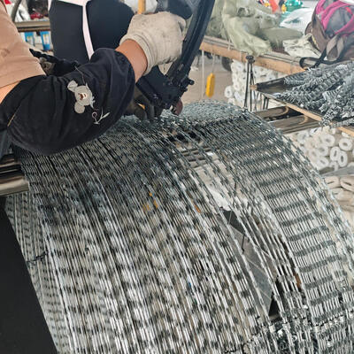 Kawat Silet Galvanis Dicelup Panas 110cm | Pagar Keamanan Perbatasan Anti Intrusi