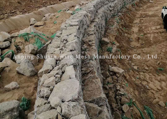 Kawat Besi Heksagonal Galvanis Mengisi Keranjang Gabion Untuk Perlindungan Tepi Sungai